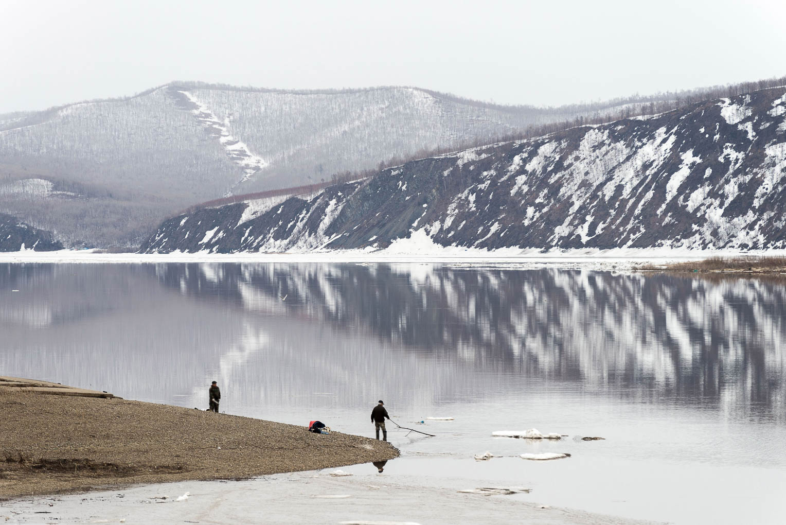 Река амур зимой